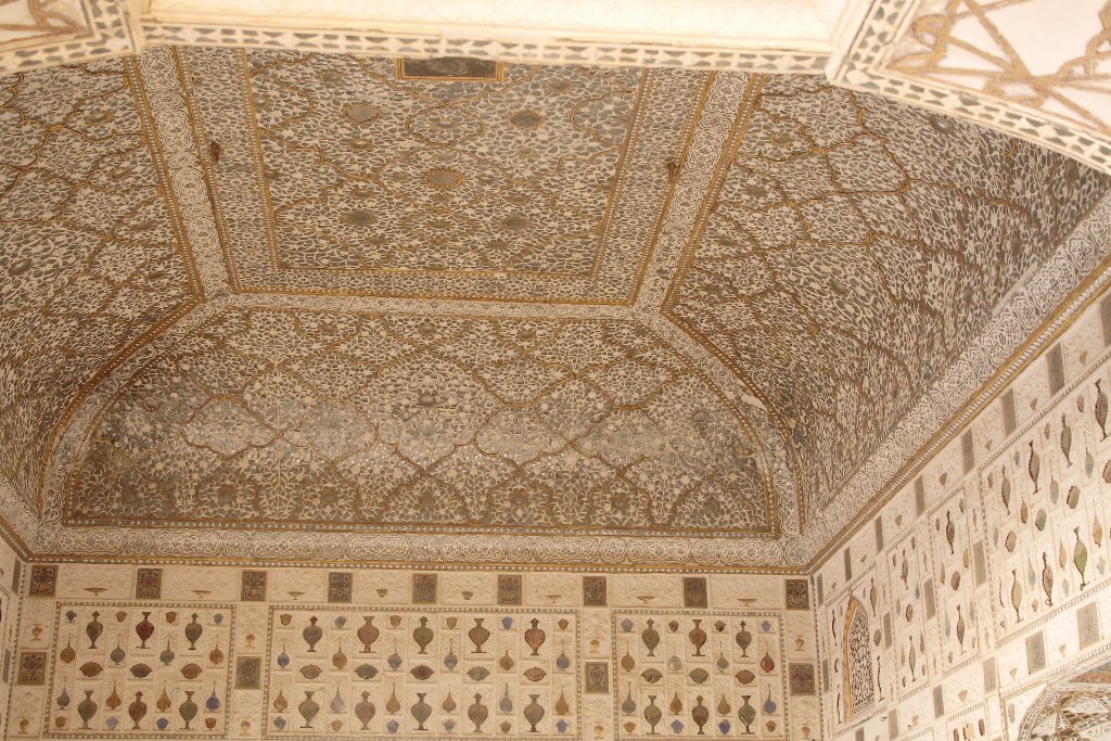 20-Decorated ceiling.jpg - Decorated ceiling